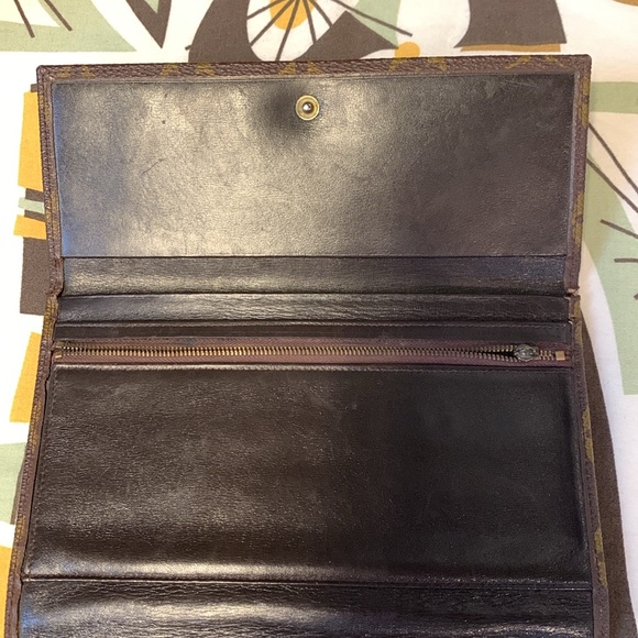 LOUIS VUITTON Vintage Passport Wallet 70’s - Picture 7 of 17